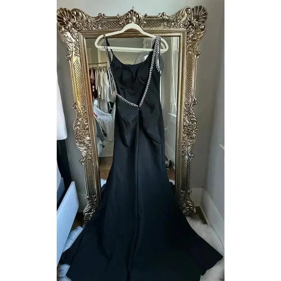 Jovani 09116 Bejeweled Backless Gown in BLACK NEW NWT - Picture 3 of 8